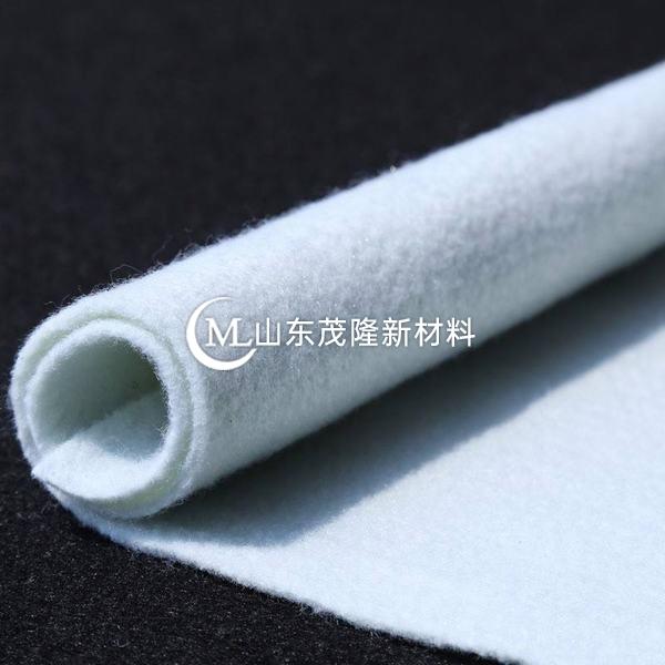 路基边坡覆盖土工布为什么必须是绿色？