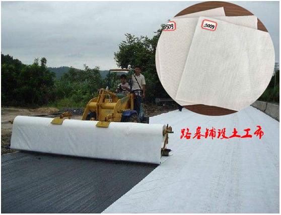土工布如何改善公路土壤层容裂缝、塌陷  第2张