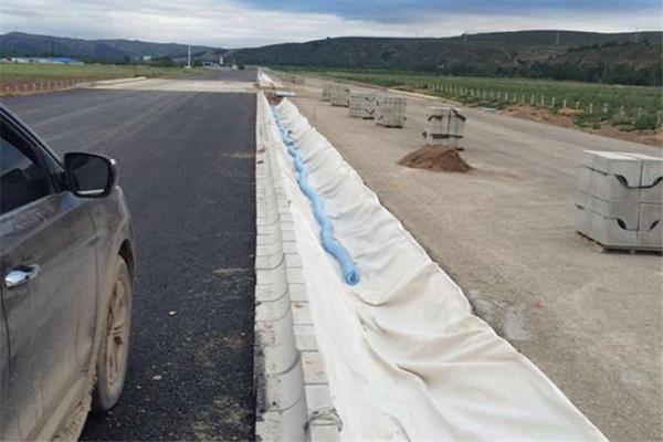 在水渠中土工布怎么施工呢？  第3张