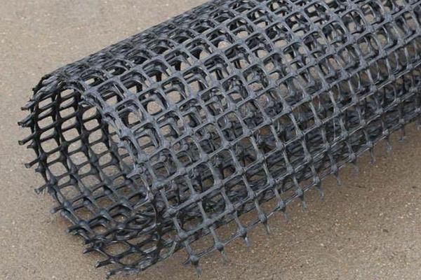 高强加筋土工布与土工格栅的区别 第2张